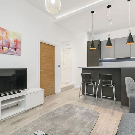 Modern 1 Bedroom Apartment In Central 沃金 外观 照片