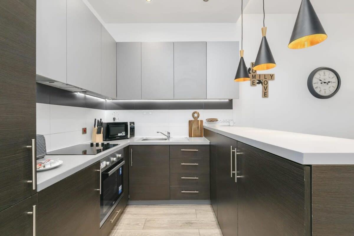 Modern 1 Bedroom Apartment In Central 沃金 外观 照片