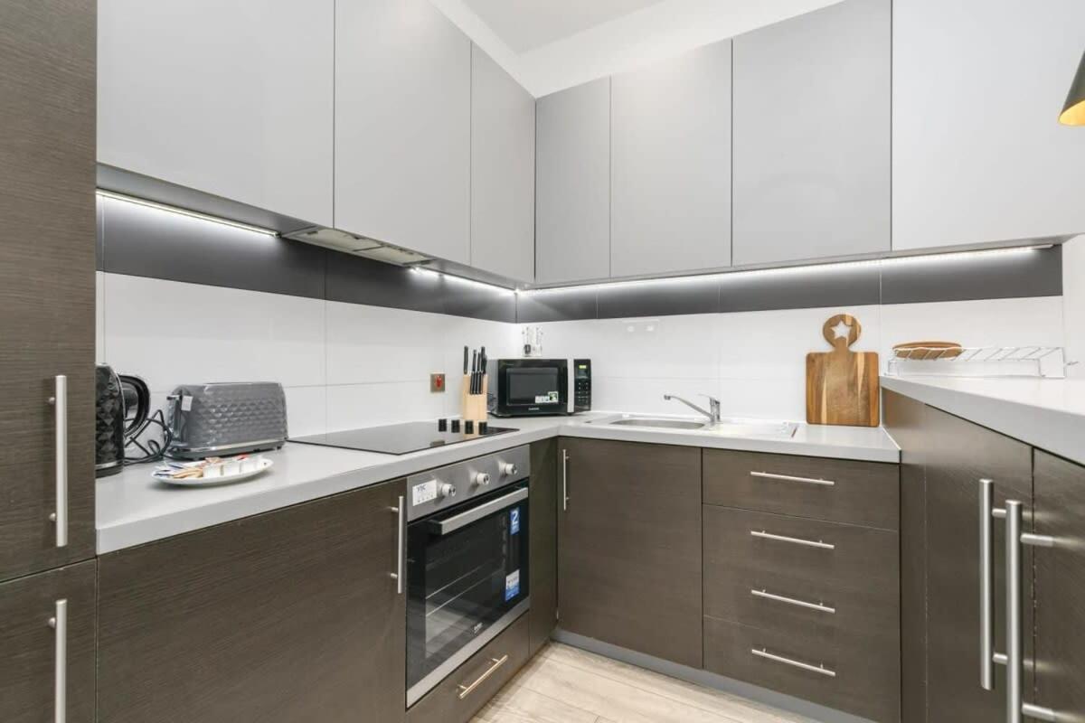 Modern 1 Bedroom Apartment In Central 沃金 外观 照片