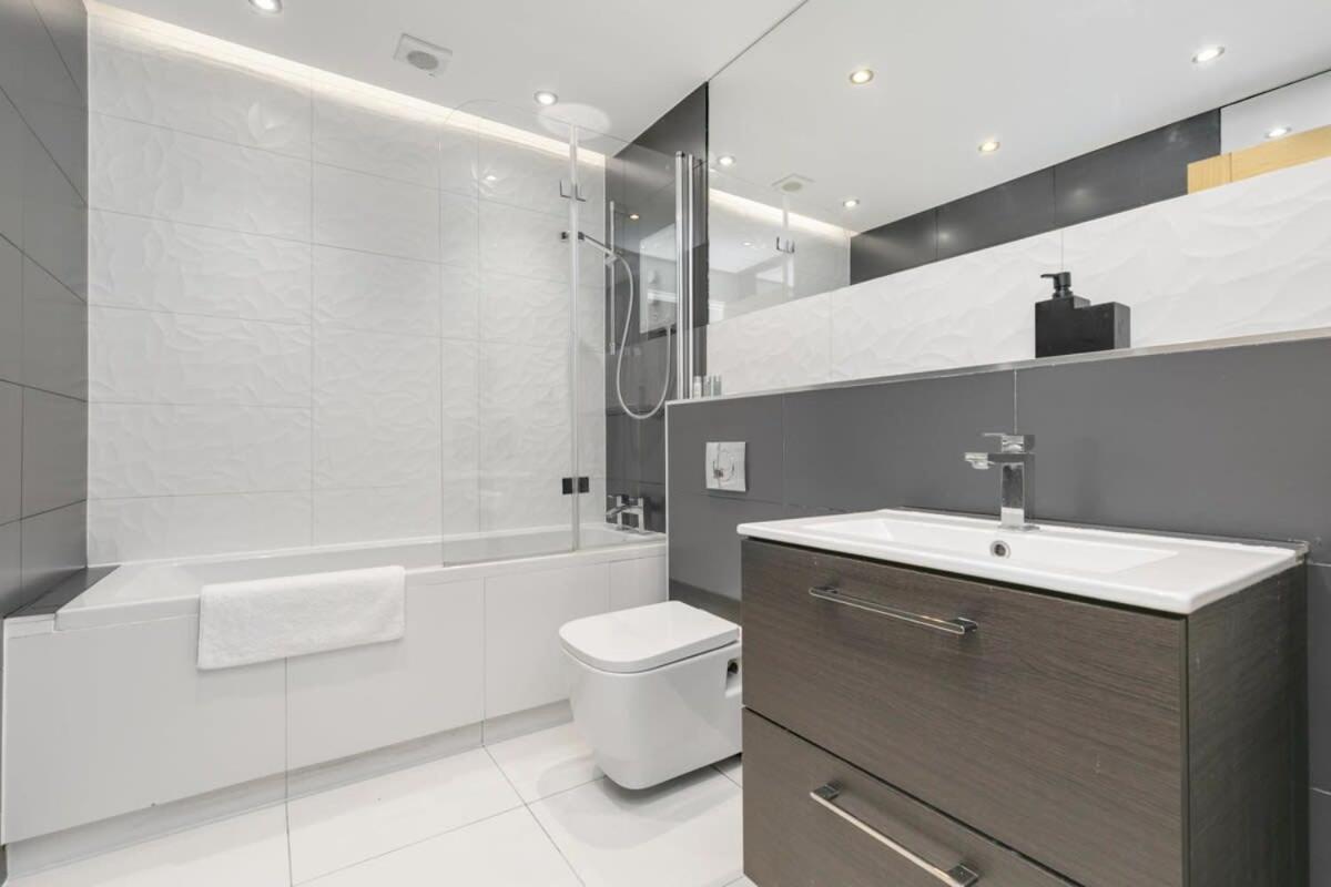 Modern 1 Bedroom Apartment In Central 沃金 外观 照片