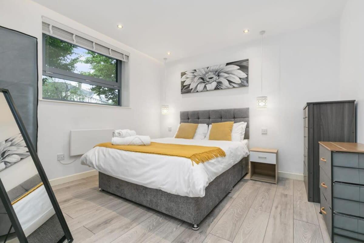 Modern 1 Bedroom Apartment In Central 沃金 外观 照片