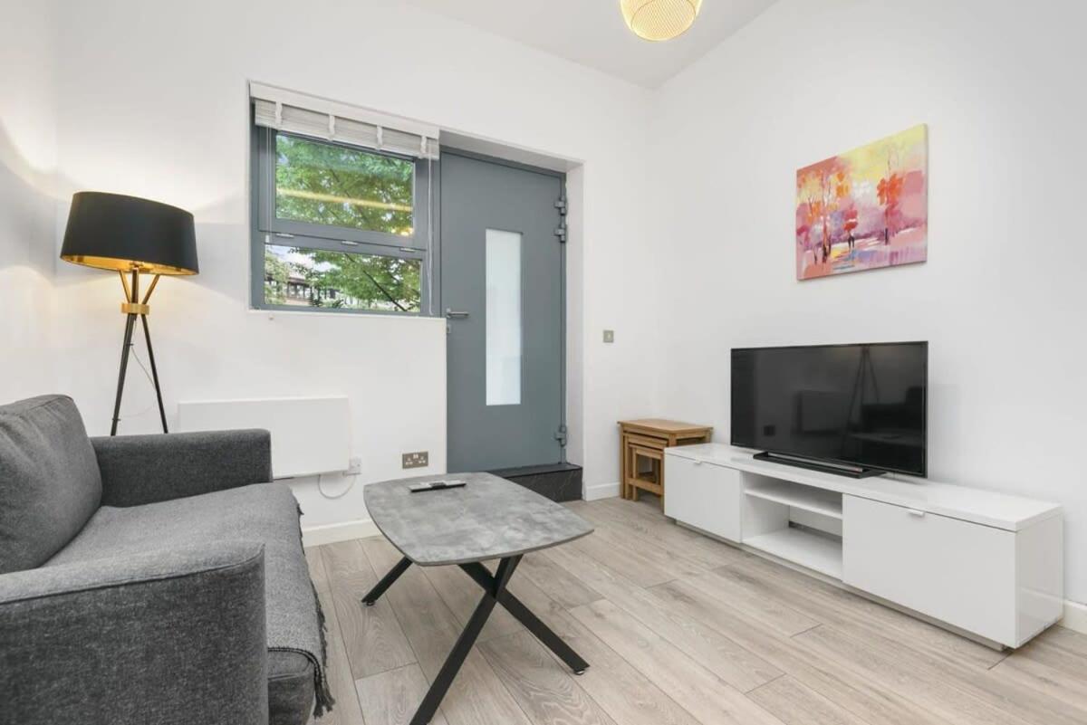 Modern 1 Bedroom Apartment In Central 沃金 外观 照片